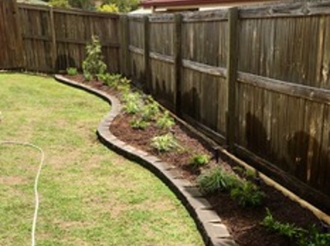 Timber garden edge separates the gravel from the lawn